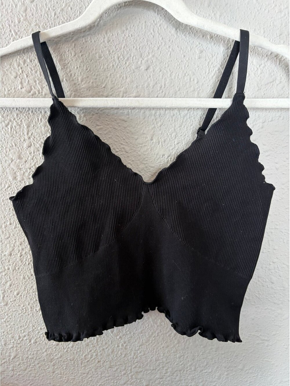 Sunzel seamless ribbed black lettuce edge cropped tank size L/XL